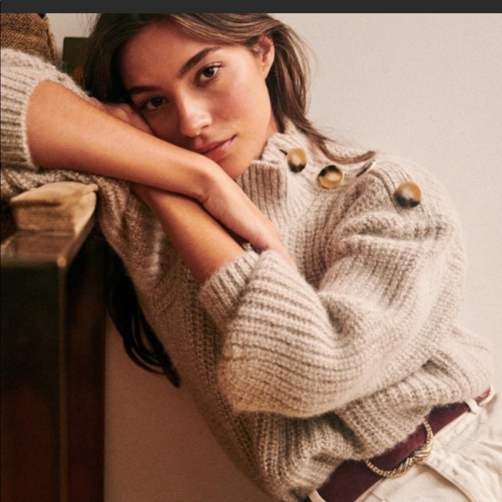 Sézane grey sweater with tortoise button detail.